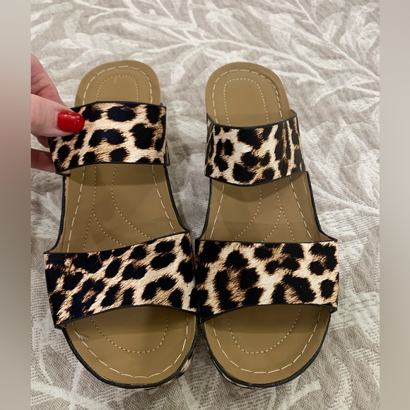 Brand new animal print sandals size 7 - Picture 2 of 7
